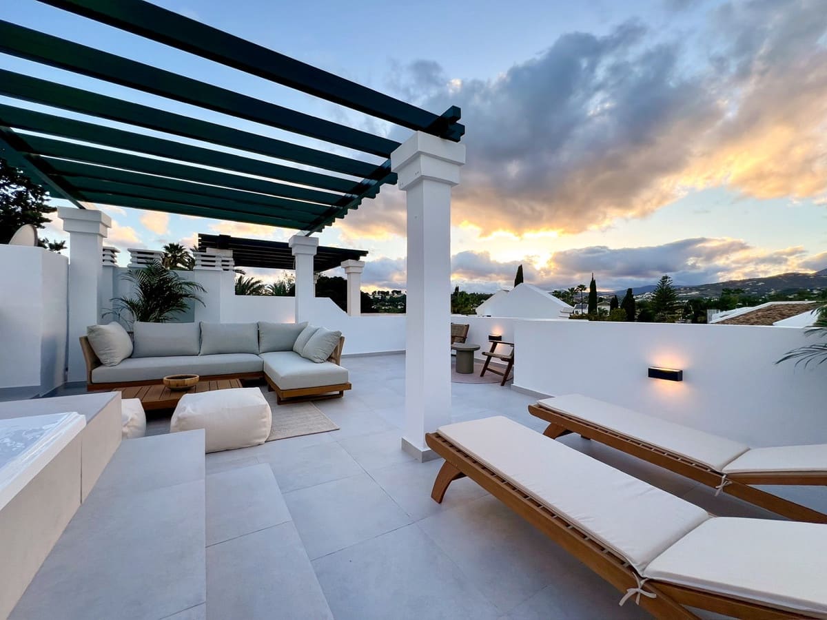 3 bedroom Penthouse for sale in Nueva Andalucia with pool - € 750,000 (Ref: 9480255)