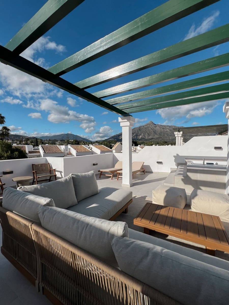 3 bedroom Penthouse for sale in Nueva Andalucia with pool - € 750,000 (Ref: 9480255)