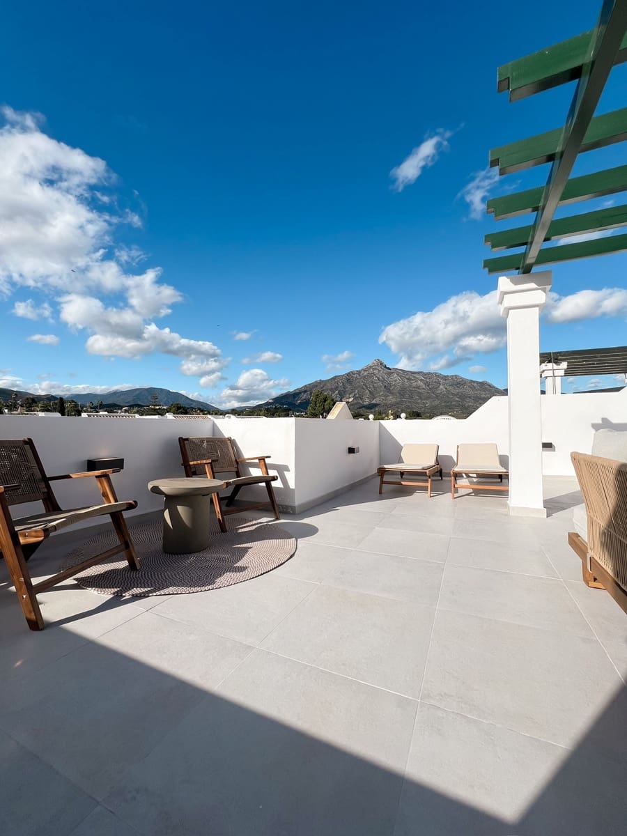 3 bedroom Penthouse for sale in Nueva Andalucia with pool - € 750,000 (Ref: 9480255)