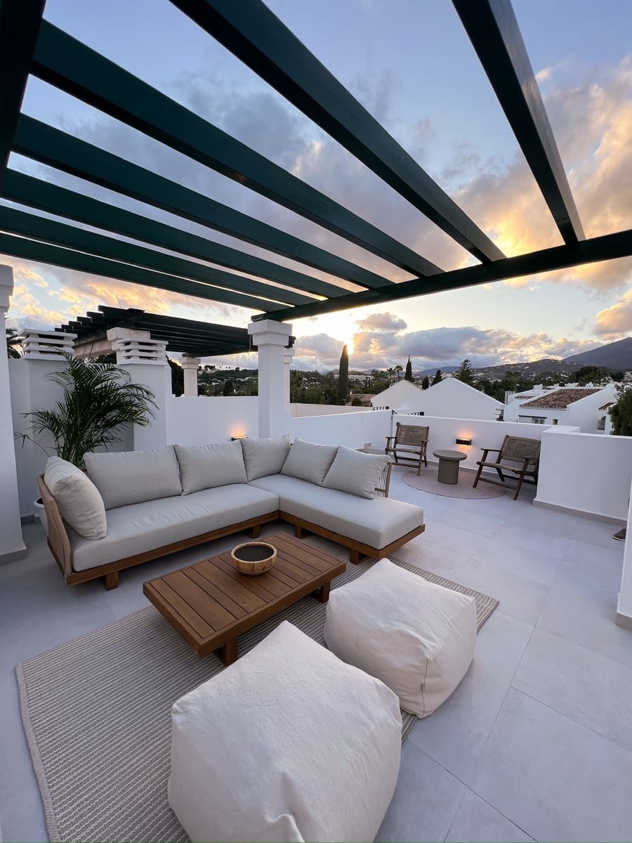 3 bedroom Penthouse for sale in Nueva Andalucia with pool - € 750,000 (Ref: 9480255)