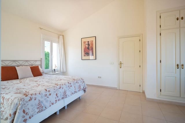 4 soveværelse Villa til salg i Alhaurín el Grande med swimmingpool - € 750.000 (Ref: 9480257)