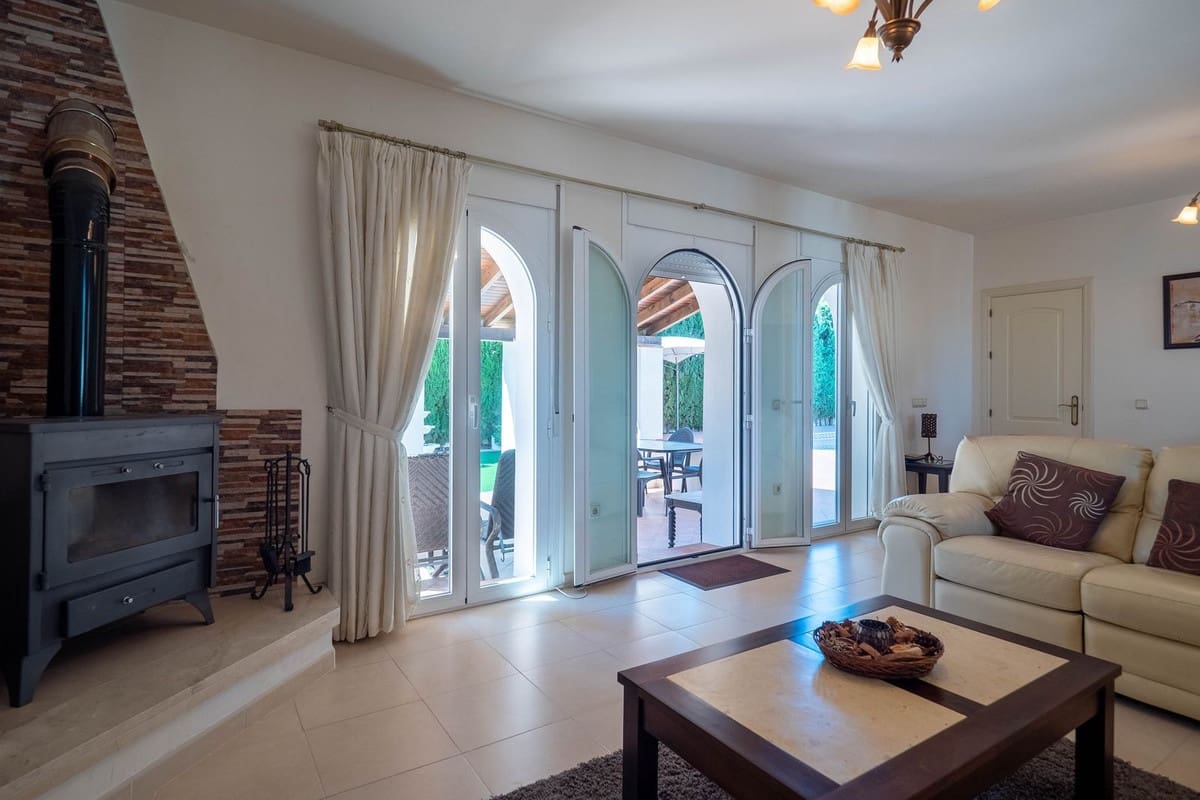 4 bedroom Villa for sale in Alhaurin el Grande with pool - € 750,000 (Ref: 9480257)