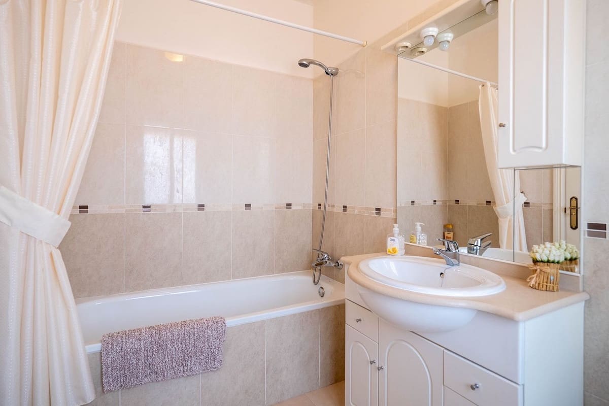 4 bedroom Villa for sale in Alhaurin el Grande with pool - € 750,000 (Ref: 9480257)