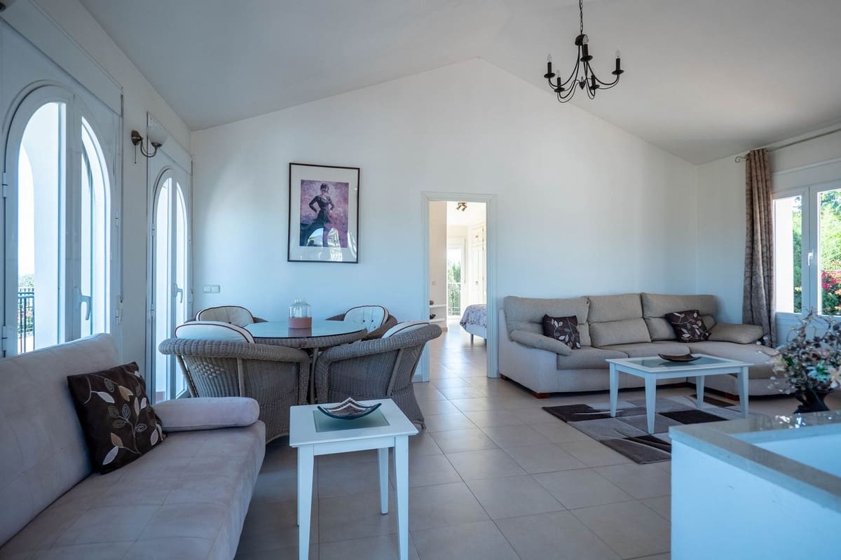 4 bedroom Villa for sale in Alhaurin el Grande with pool - € 750,000 (Ref: 9480257)