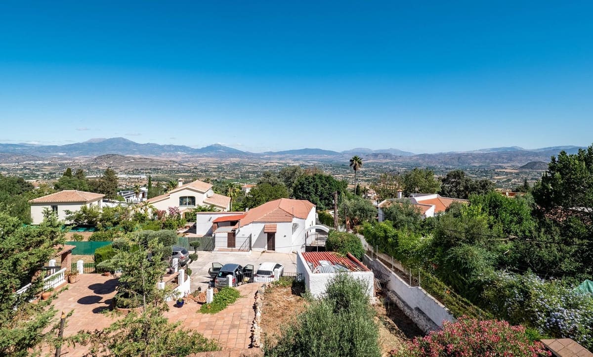 4 bedroom Villa for sale in Alhaurin el Grande with pool - € 750,000 (Ref: 9480257)