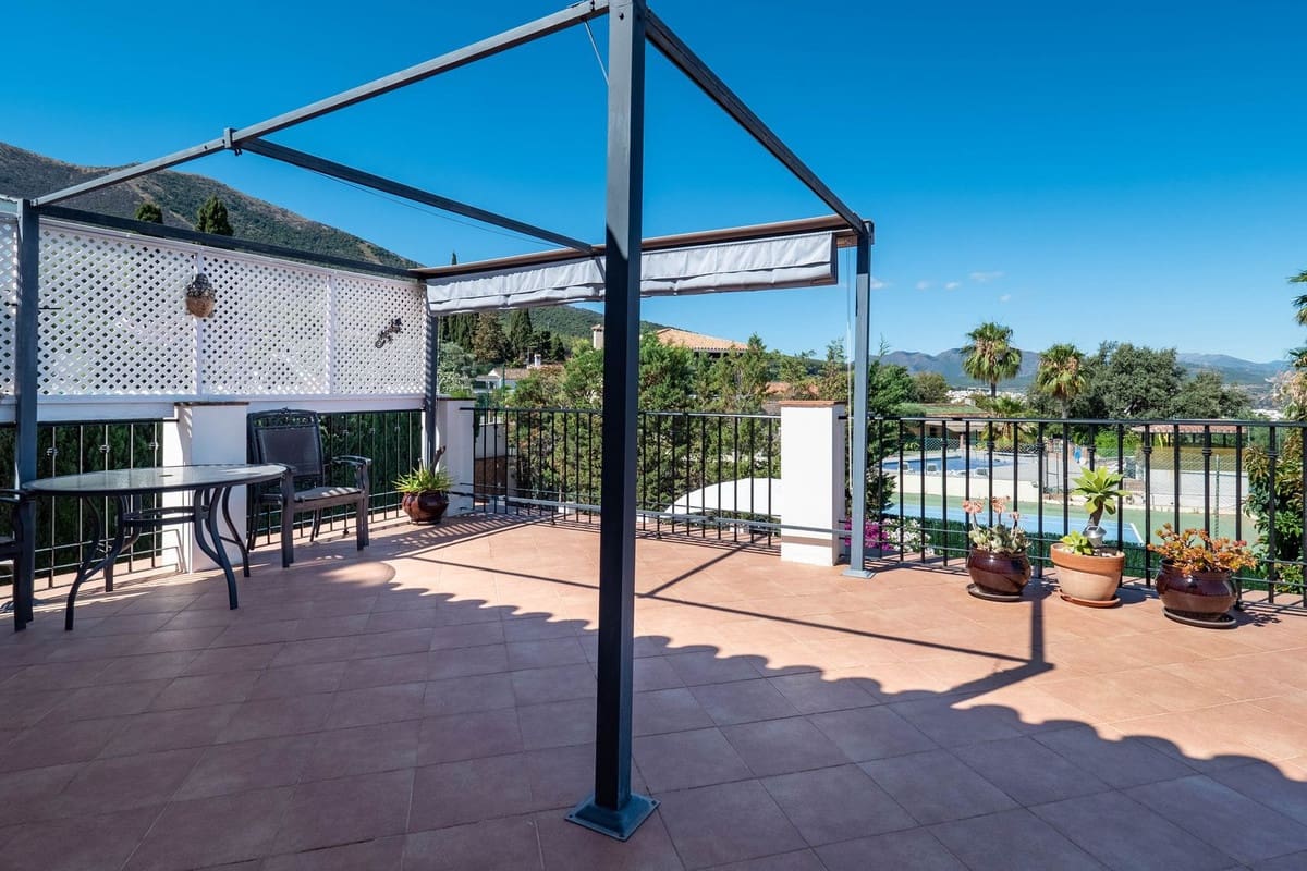 4 bedroom Villa for sale in Alhaurin el Grande with pool - € 750,000 (Ref: 9480257)