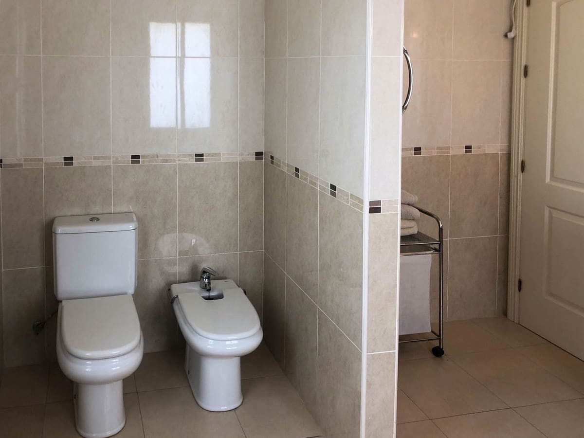 4 bedroom Villa for sale in Alhaurin el Grande with pool - € 750,000 (Ref: 9480257)