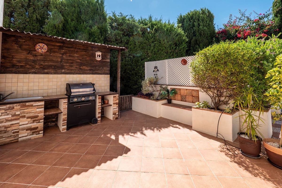 4 bedroom Villa for sale in Alhaurin el Grande with pool - € 750,000 (Ref: 9480257)