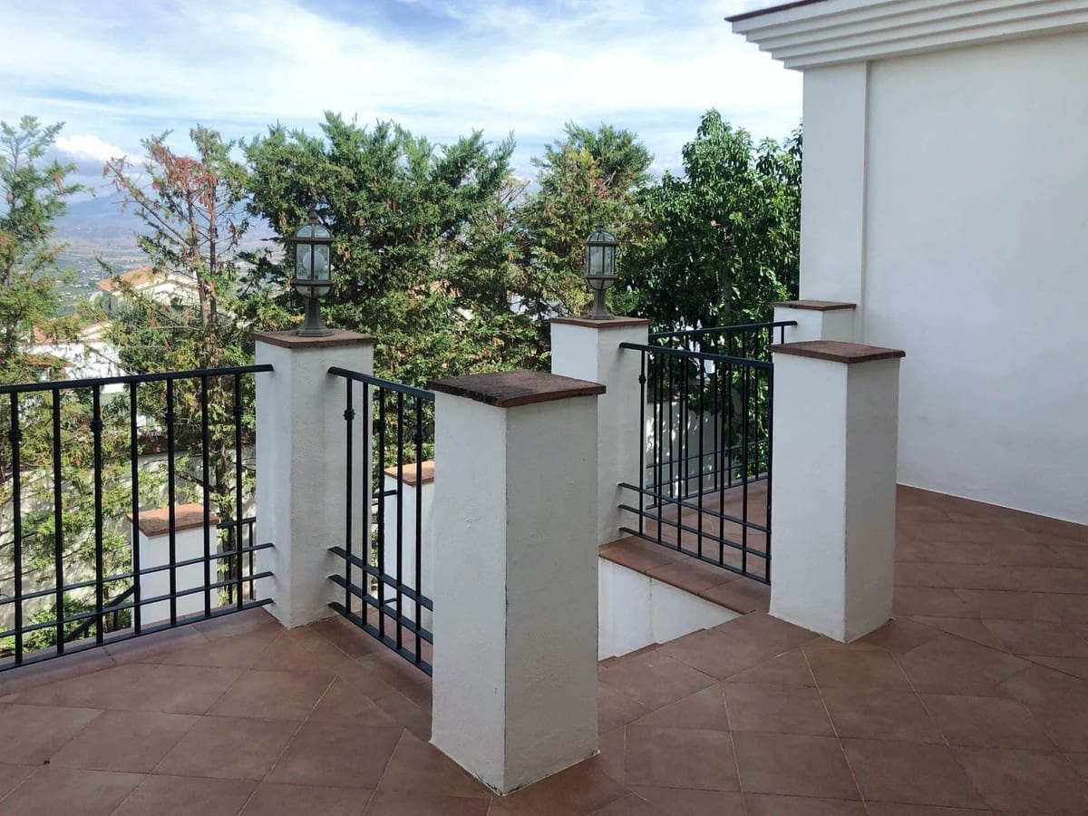 4 bedroom Villa for sale in Alhaurin el Grande with pool - € 750,000 (Ref: 9480257)