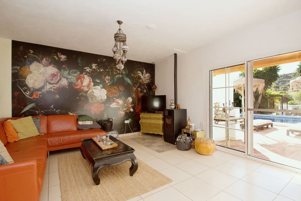 4 bedroom Villa for sale in Alhaurin el Grande with pool - € 750,000 (Ref: 9480258)