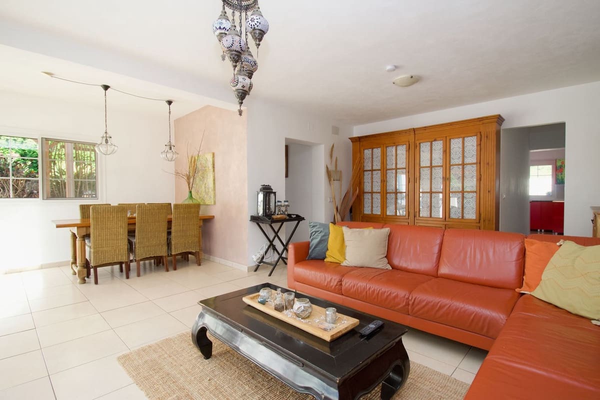 4 bedroom Villa for sale in Alhaurin el Grande with pool - € 750,000 (Ref: 9480258)