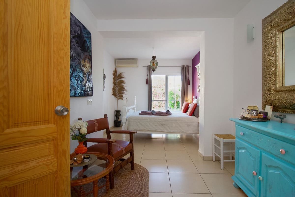 4 bedroom Villa for sale in Alhaurin el Grande with pool - € 750,000 (Ref: 9480258)