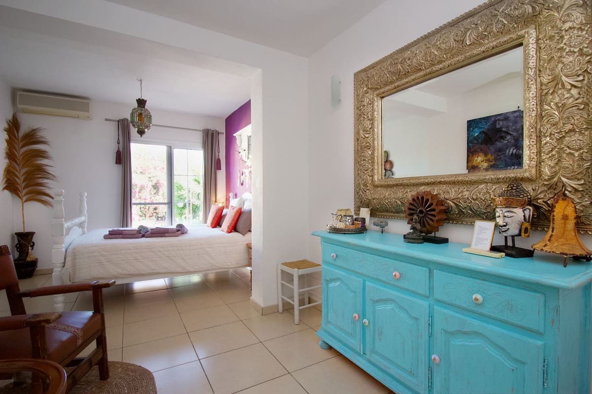 4 bedroom Villa for sale in Alhaurin el Grande with pool - € 750,000 (Ref: 9480258)