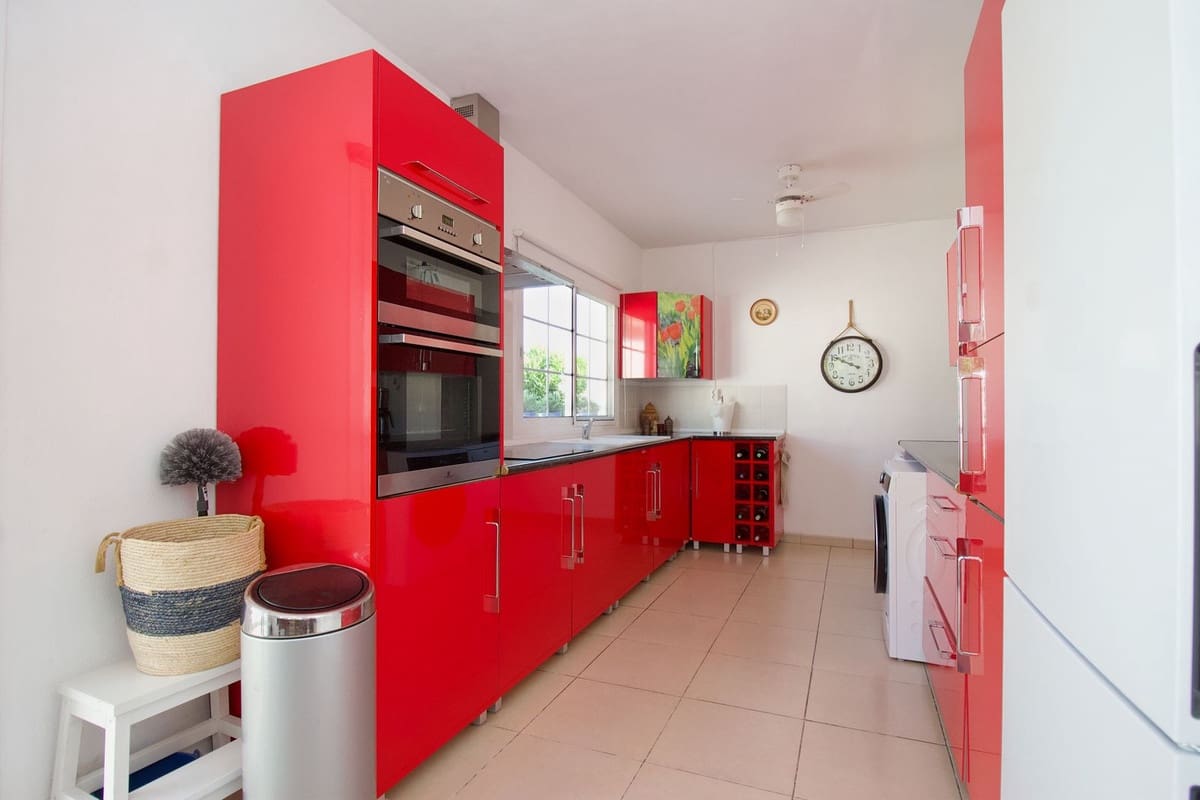 4 bedroom Villa for sale in Alhaurin el Grande with pool - € 750,000 (Ref: 9480258)