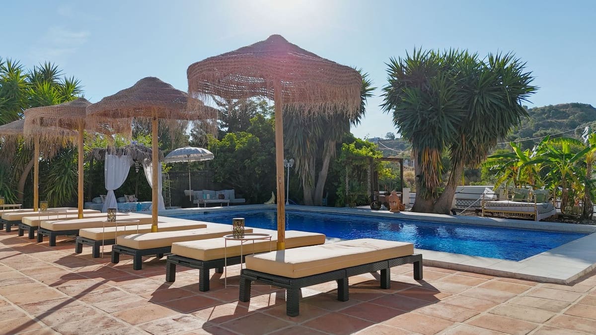 4 bedroom Villa for sale in Alhaurin el Grande with pool - € 750,000 (Ref: 9480258)