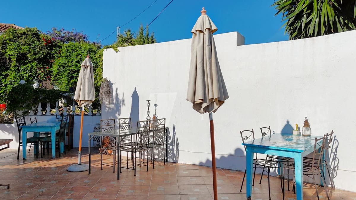 4 bedroom Villa for sale in Alhaurin el Grande with pool - € 750,000 (Ref: 9480258)