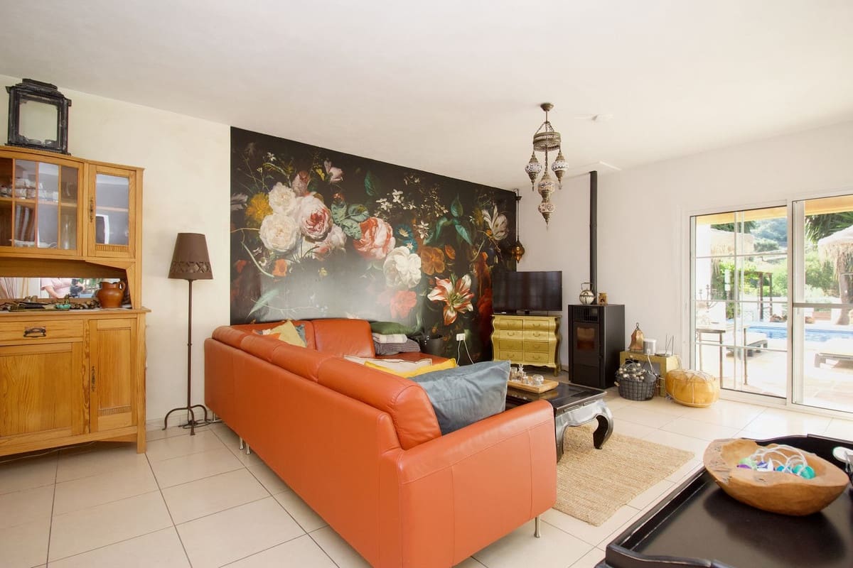 4 bedroom Villa for sale in Alhaurin el Grande with pool - € 750,000 (Ref: 9480258)