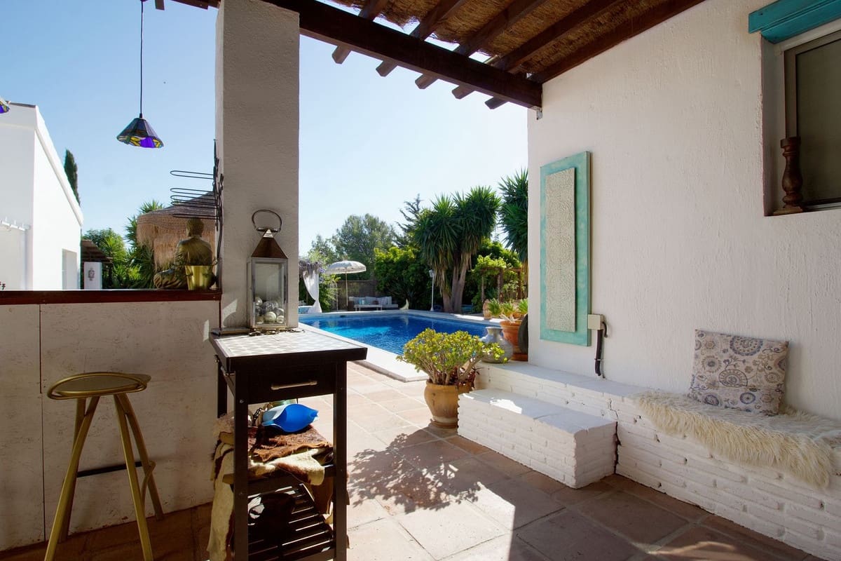 4 bedroom Villa for sale in Alhaurin el Grande with pool - € 750,000 (Ref: 9480258)