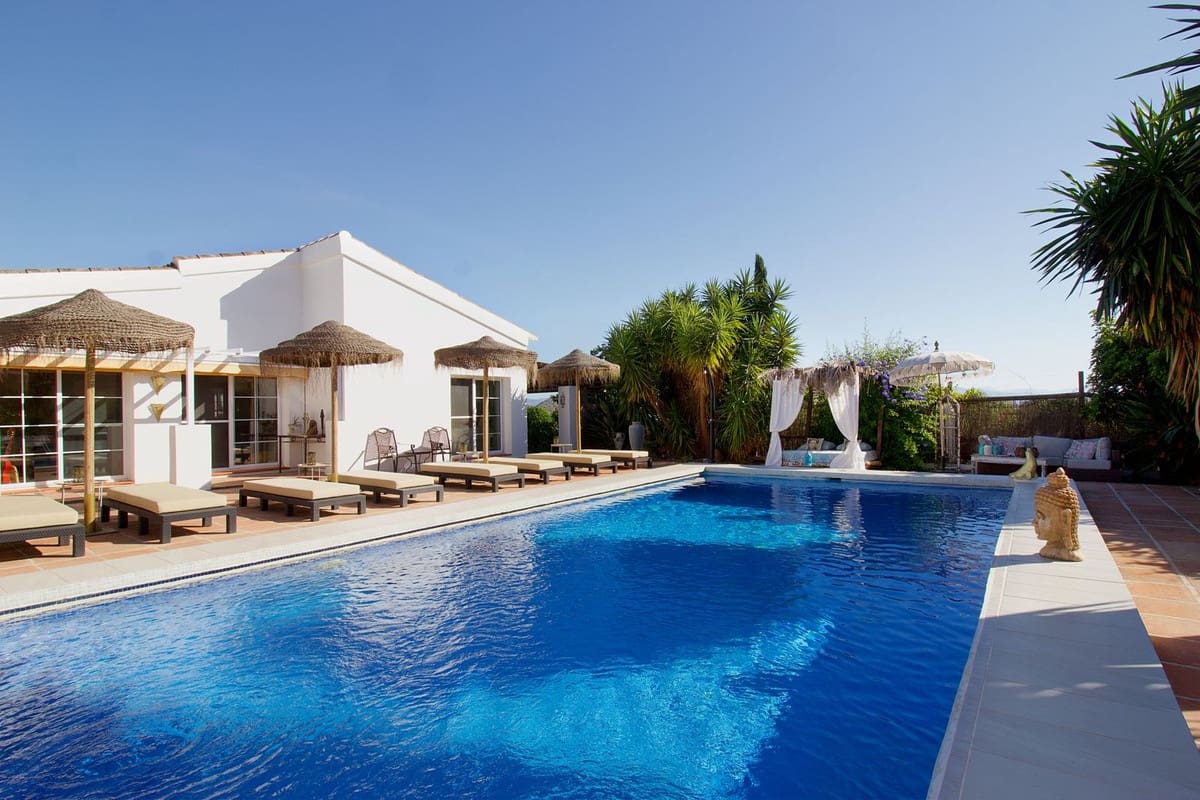 4 bedroom Villa for sale in Alhaurin el Grande with pool - € 750,000 (Ref: 9480258)