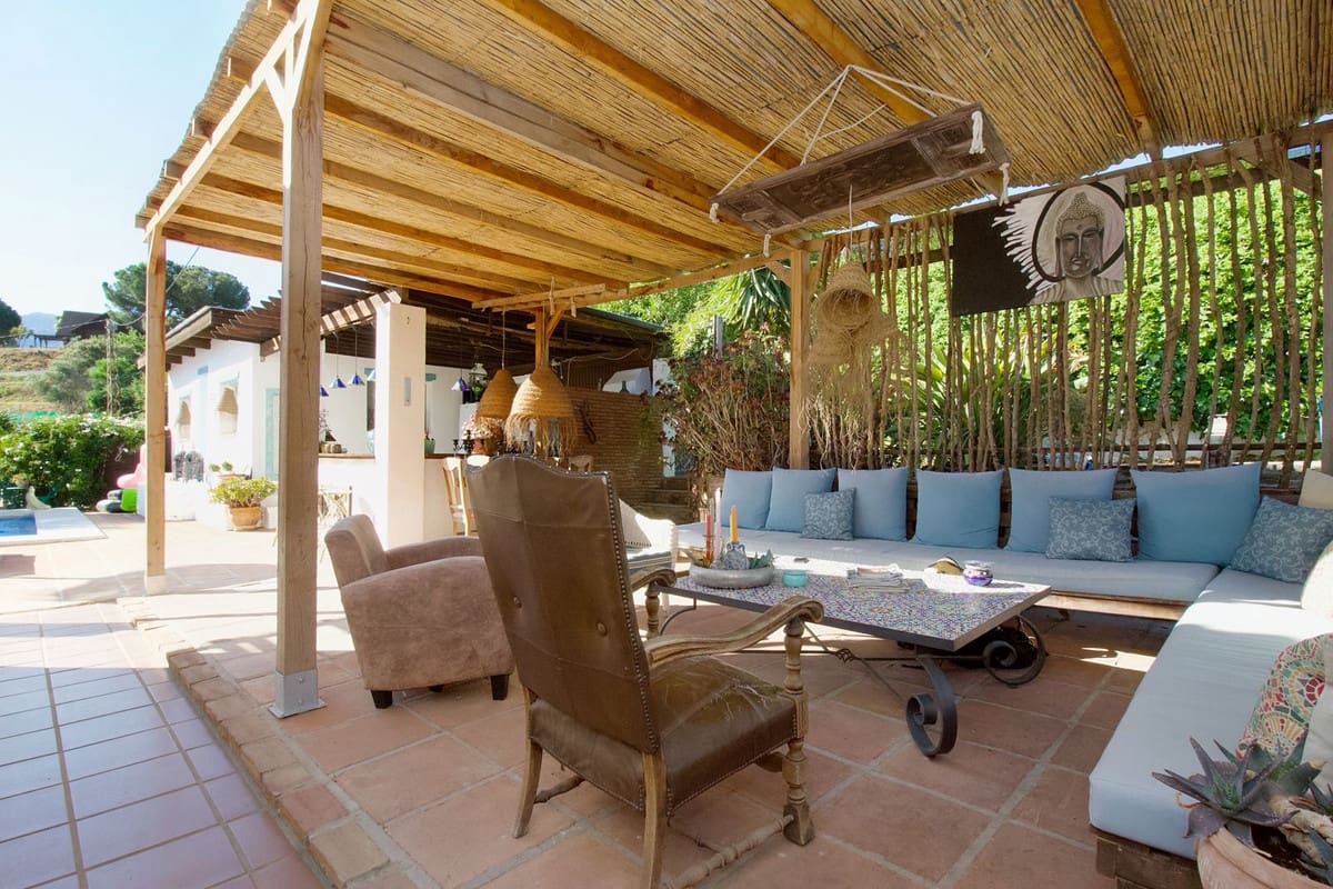 4 bedroom Villa for sale in Alhaurin el Grande with pool - € 750,000 (Ref: 9480258)