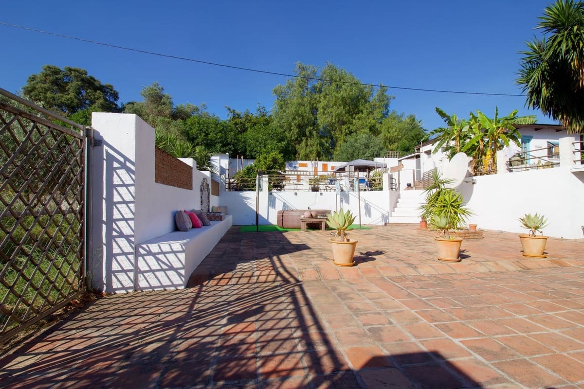 4 bedroom Villa for sale in Alhaurin el Grande with pool - € 750,000 (Ref: 9480258)