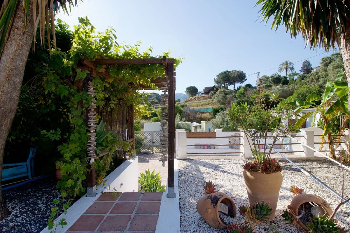 4 bedroom Villa for sale in Alhaurin el Grande with pool - € 750,000 (Ref: 9480258)