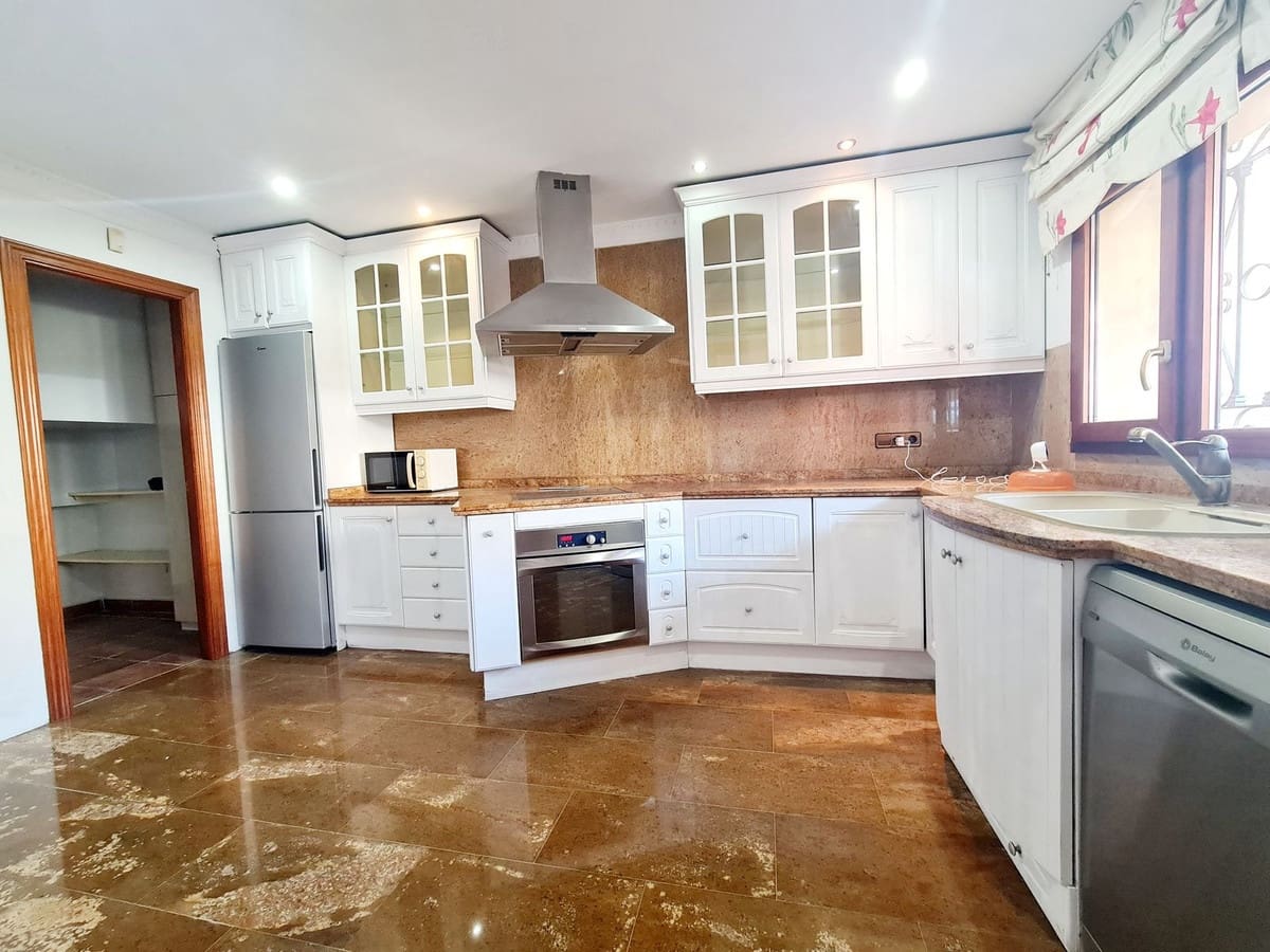 3 soveværelse Semi-Rækkehus til salg i Fuengirola - € 750.000 (Ref: 9480260)