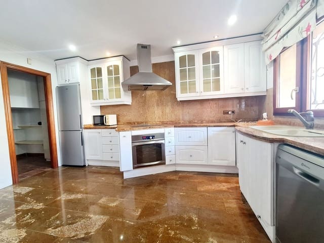 3 soveværelse Semi-Rækkehus til salg i Centro ciudad, Fuengirola - € 750.000 (Ref: 9480260)