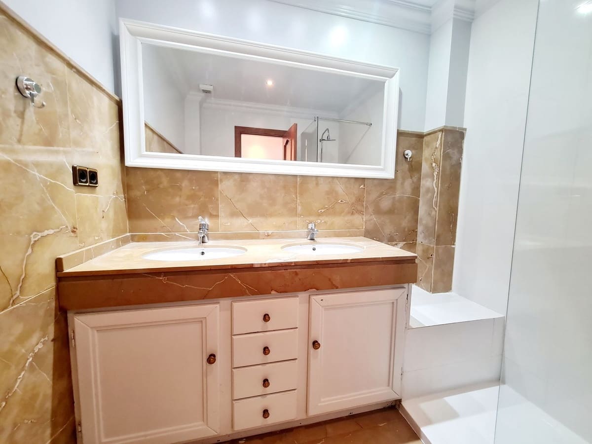 3 soveværelse Semi-Rækkehus til salg i Fuengirola - € 750.000 (Ref: 9480260)