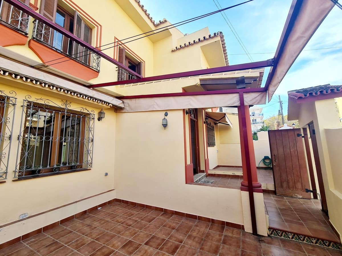 3 soveværelse Semi-Rækkehus til salg i Fuengirola - € 750.000 (Ref: 9480260)