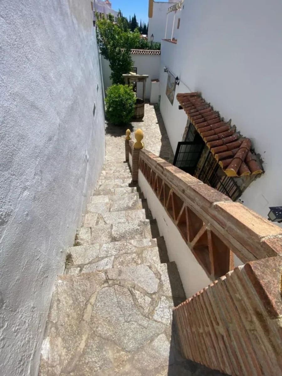 Pareado de 4 habitaciones en Marbella en venta con garaje - 690.000 € (Ref: 9480261)