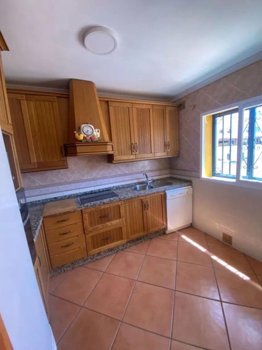 Pareado de 4 habitaciones en Marbella en venta con garaje - 690.000 € (Ref: 9480261)