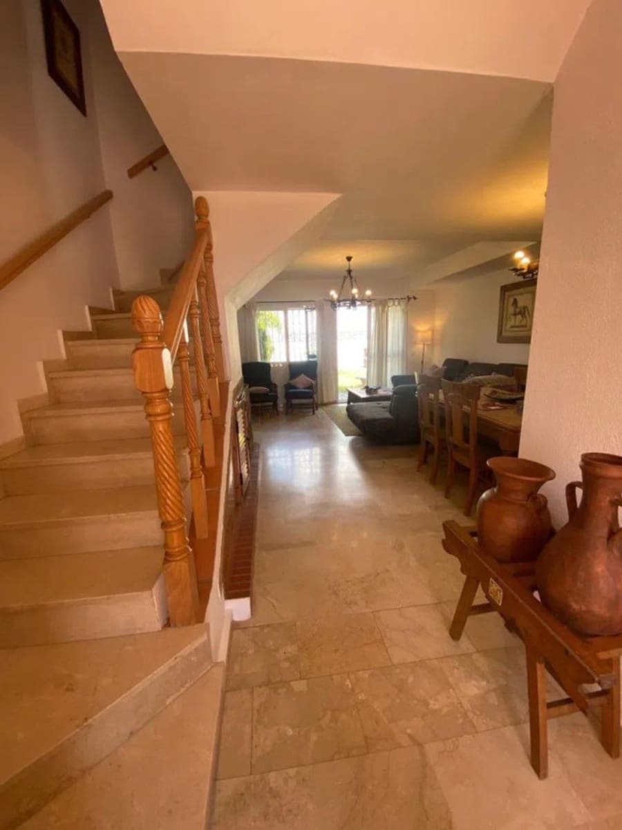 Pareado de 4 habitaciones en Marbella en venta con garaje - 690.000 € (Ref: 9480261)