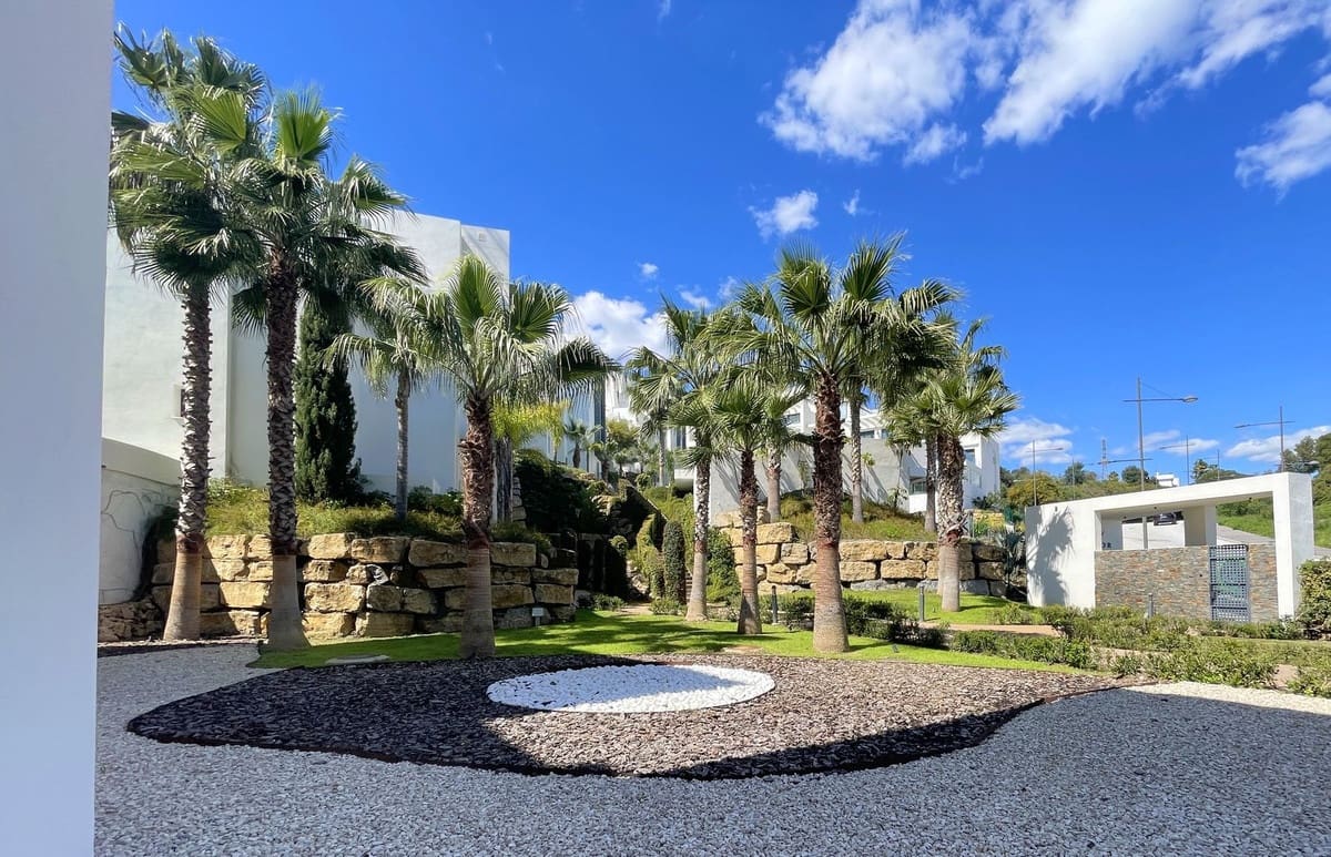 3 bedroom Penthouse for sale in Estepona with pool garage - € 755,000 (Ref: 9480263)