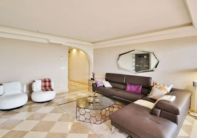 3 makuuhuone Huoneisto myytävänä paikassa La Dama de Noche - La Alzambra, Marbella mukana uima-altaan - 756 000 € (Ref: 9480264)