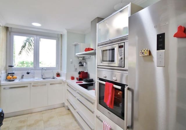 3 makuuhuone Huoneisto myytävänä paikassa La Dama de Noche - La Alzambra, Marbella mukana uima-altaan - 756 000 € (Ref: 9480264)