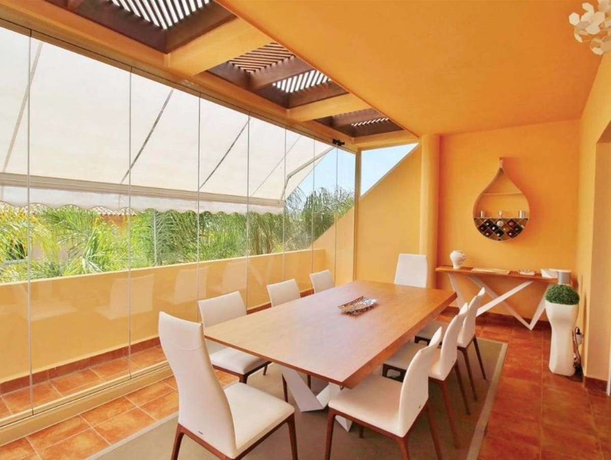 3 makuuhuone Huoneisto myytävänä paikassa Nueva Andalucia mukana uima-altaan - 756 000 € (Ref: 9480264)