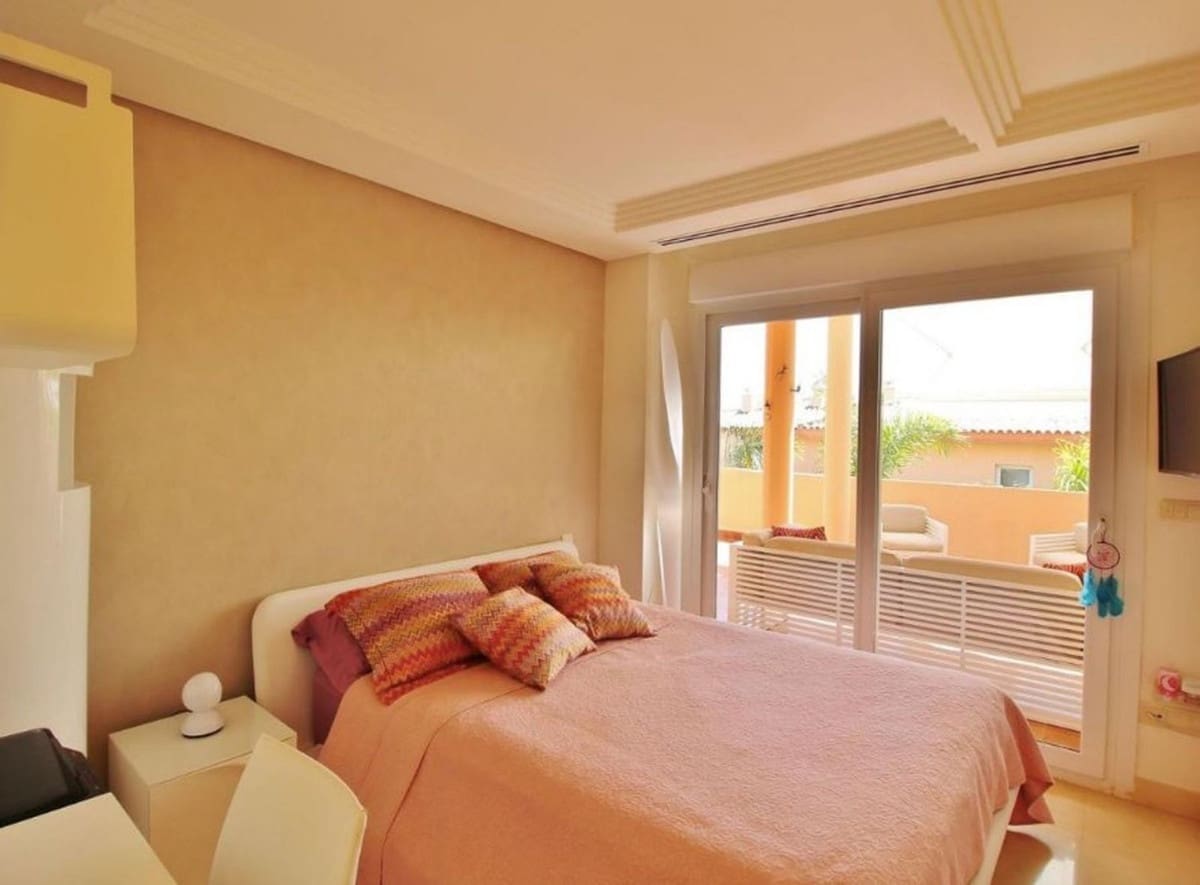 3 makuuhuone Huoneisto myytävänä paikassa Nueva Andalucia mukana uima-altaan - 756 000 € (Ref: 9480264)