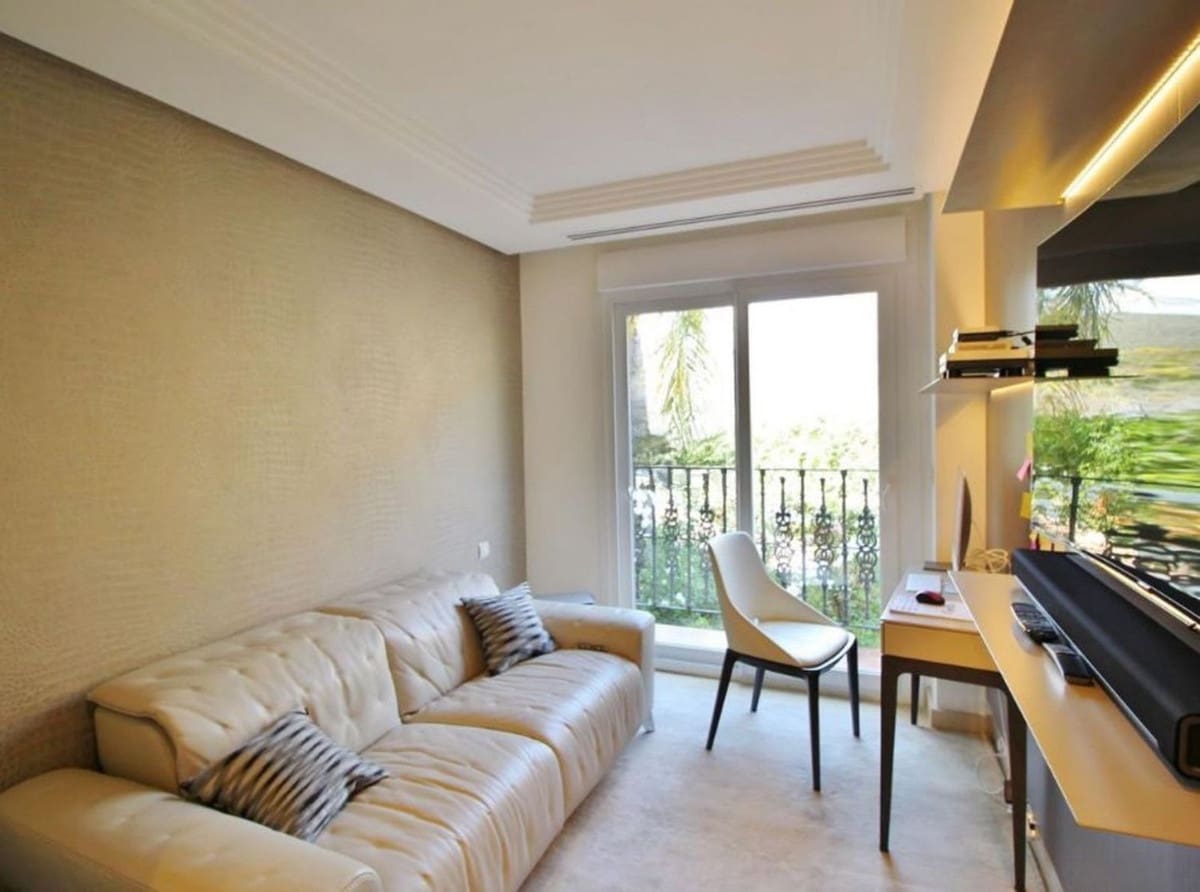 3 makuuhuone Huoneisto myytävänä paikassa Nueva Andalucia mukana uima-altaan - 756 000 € (Ref: 9480264)