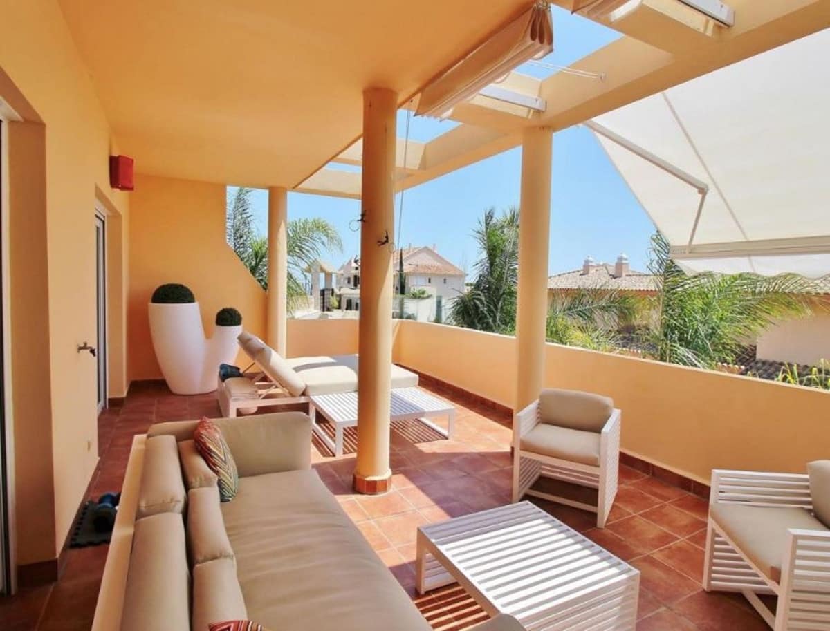 3 makuuhuone Huoneisto myytävänä paikassa Nueva Andalucia mukana uima-altaan - 756 000 € (Ref: 9480264)