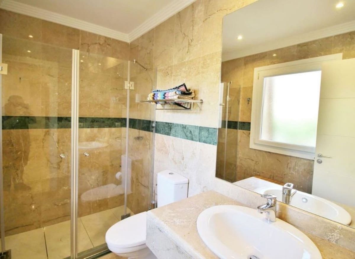 3 makuuhuone Huoneisto myytävänä paikassa Nueva Andalucia mukana uima-altaan - 756 000 € (Ref: 9480264)