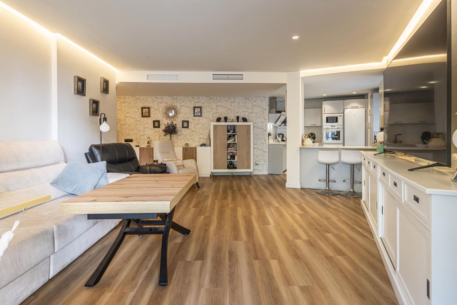 3 bedroom Apartment for sale in Estepona with pool garage - € 759,000 (Ref: 9480268)