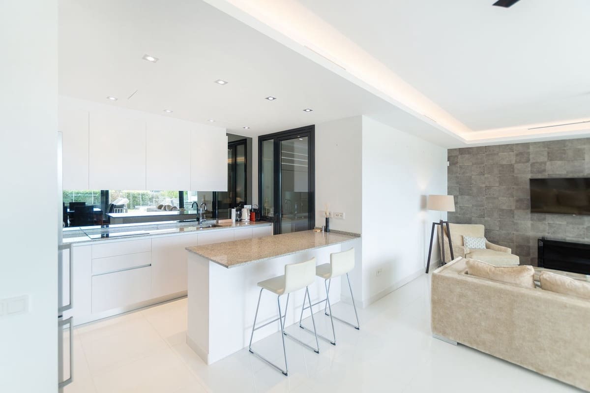 3 bedroom Apartment for sale in Benahavis with pool - € 760,000 (Ref: 9480269)