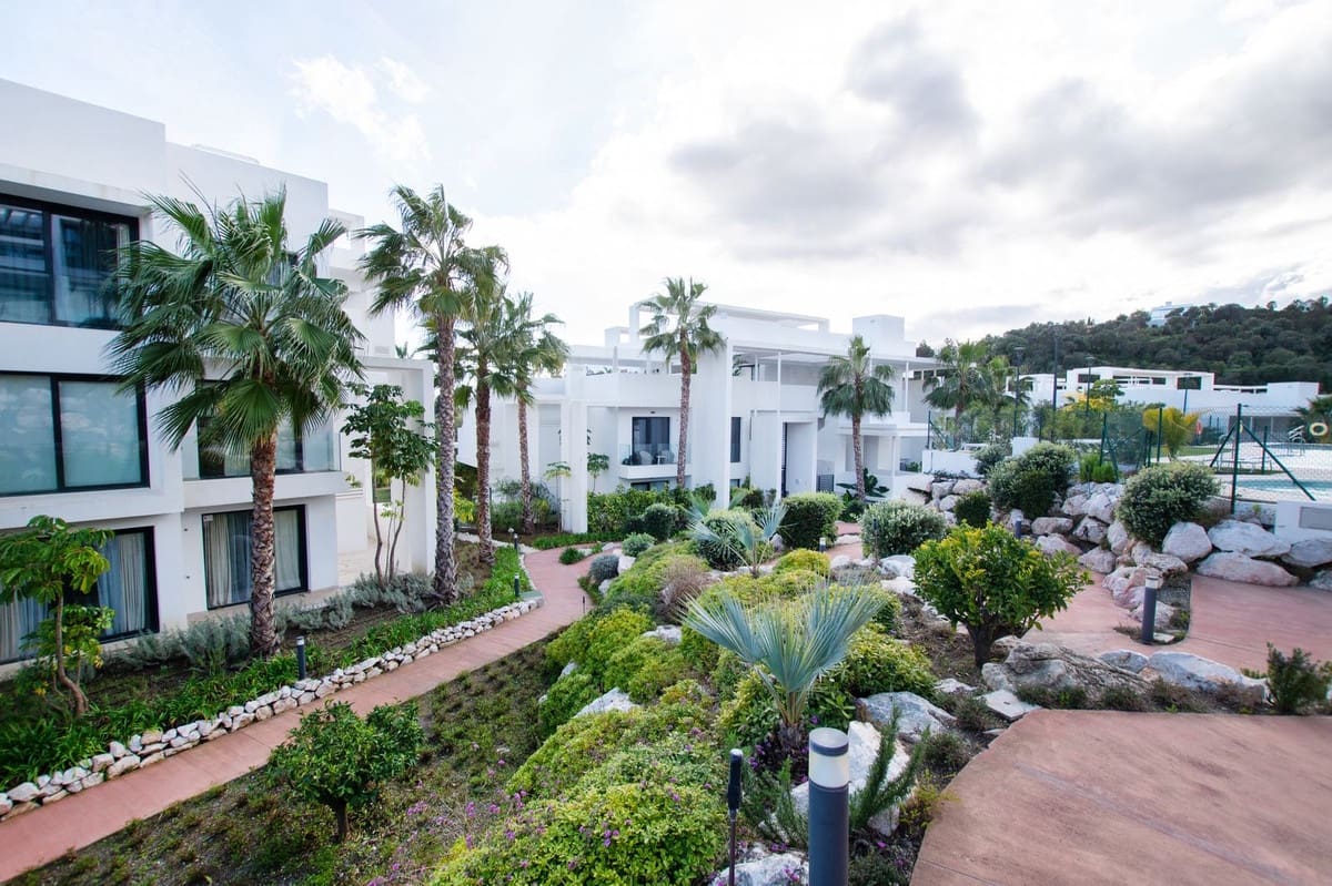 3 bedroom Apartment for sale in Benahavis with pool - € 760,000 (Ref: 9480269)