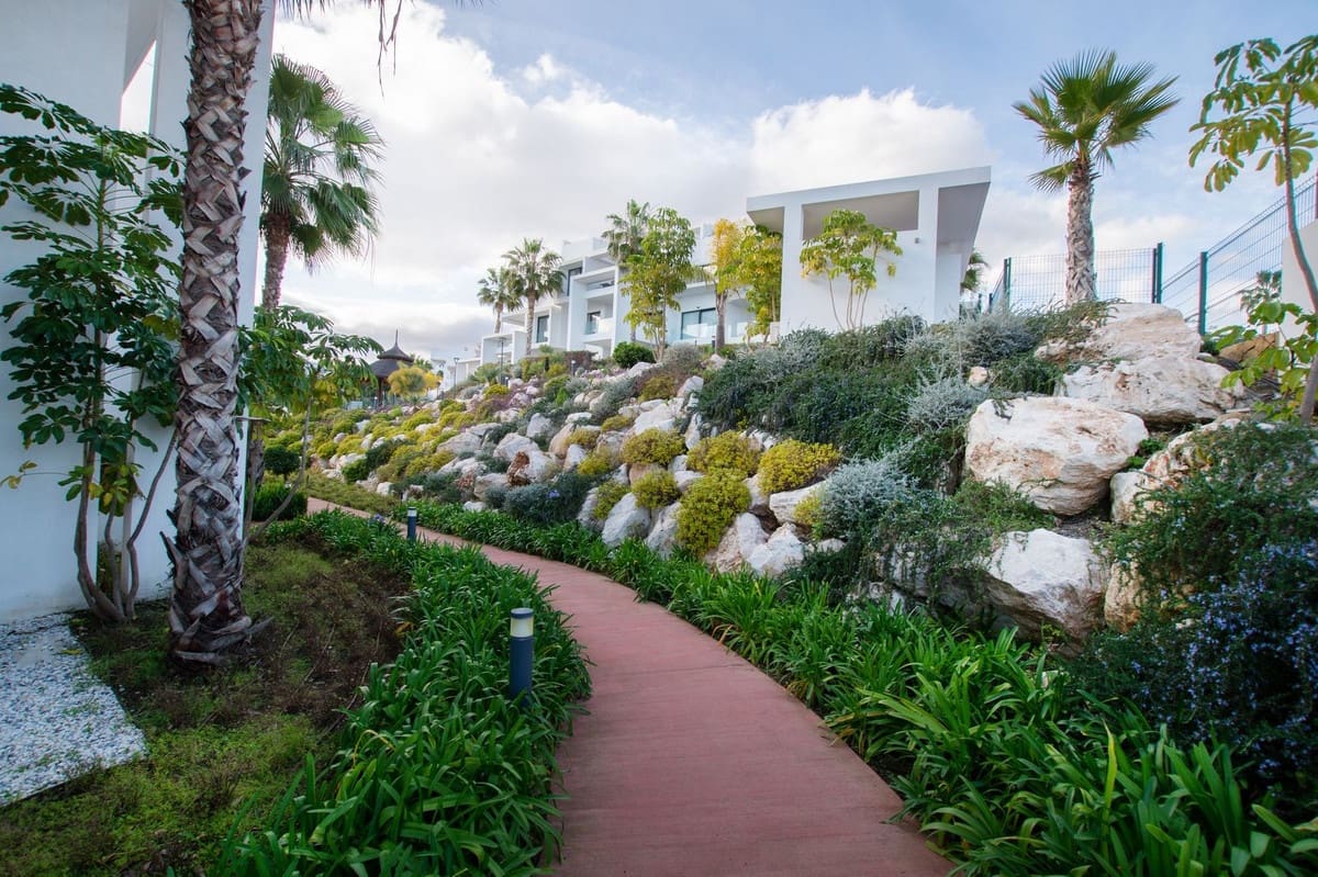 3 bedroom Apartment for sale in Benahavis with pool - € 760,000 (Ref: 9480269)