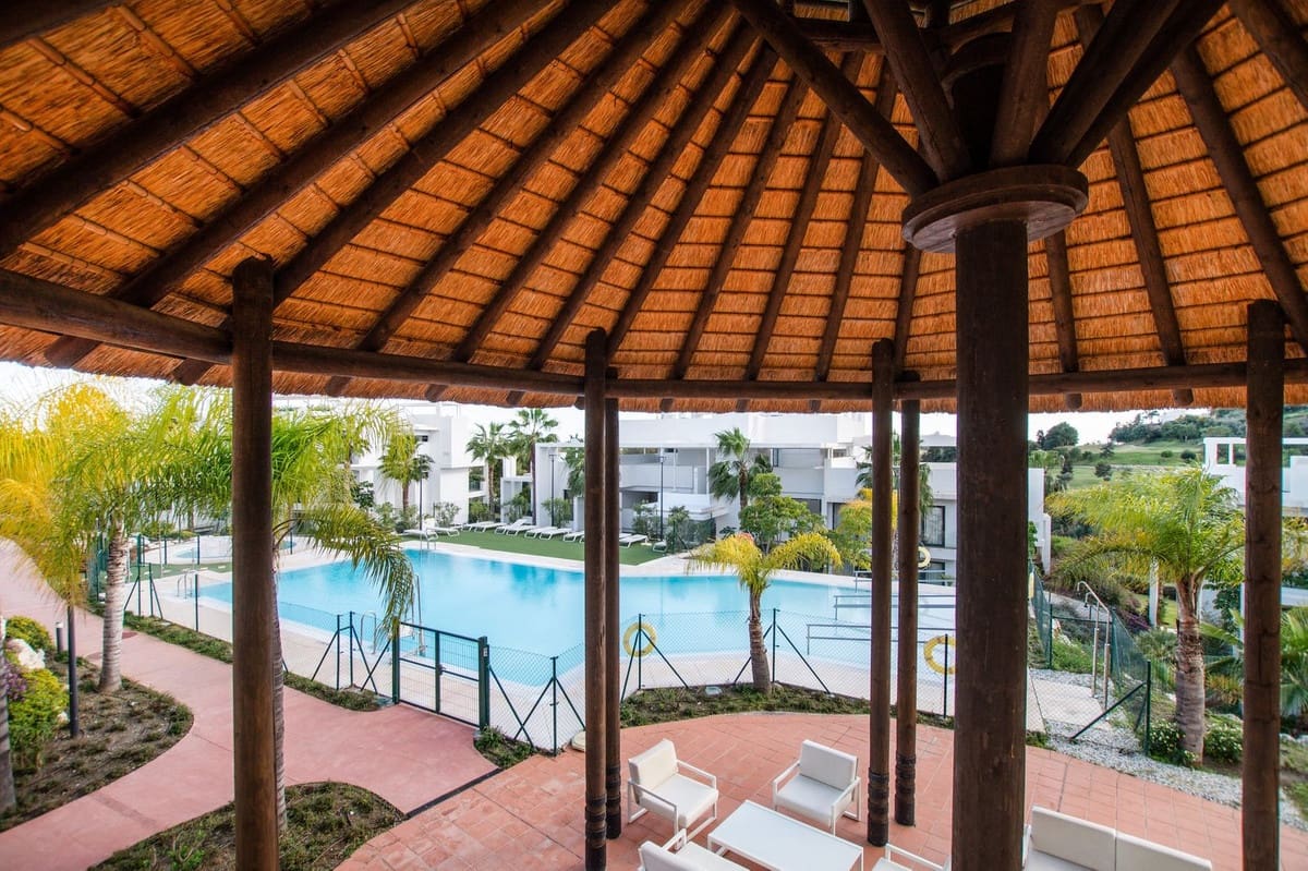 3 bedroom Apartment for sale in Benahavis with pool - € 760,000 (Ref: 9480269)