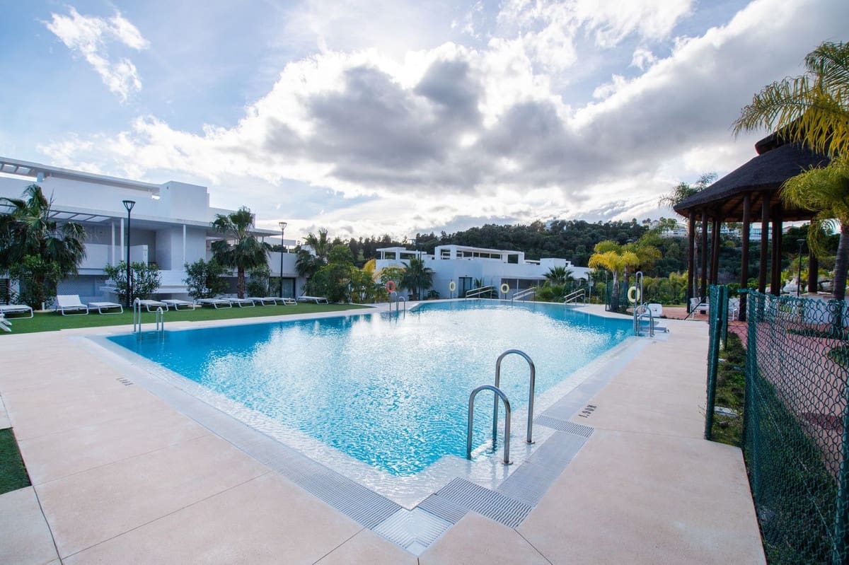 3 bedroom Apartment for sale in Benahavis with pool - € 760,000 (Ref: 9480269)