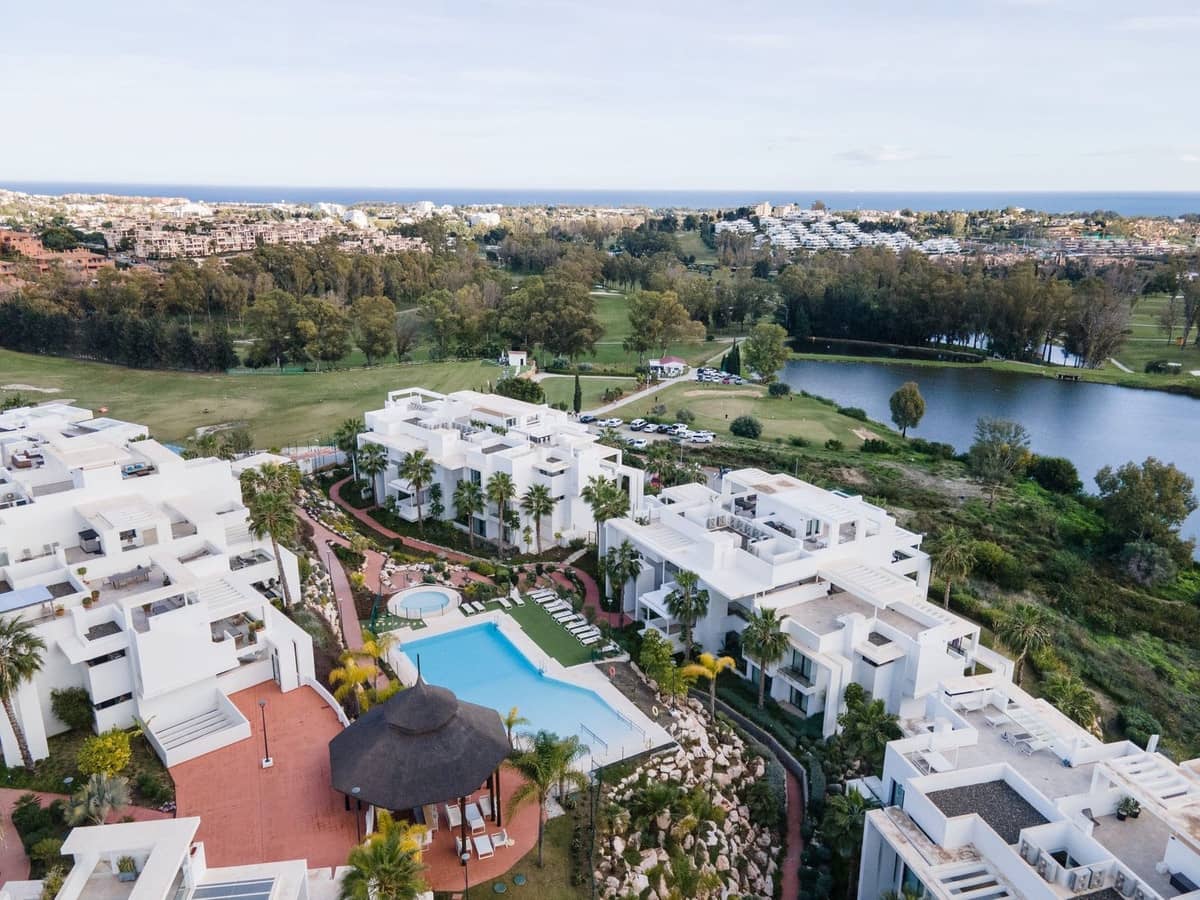 3 bedroom Apartment for sale in Benahavis with pool - € 760,000 (Ref: 9480269)