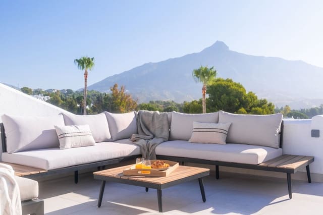 Casa de 2 habitaciones en La Dama de Noche - La Alzambra, Marbella en venta con piscina - 765.000 € (Ref: 9480272)