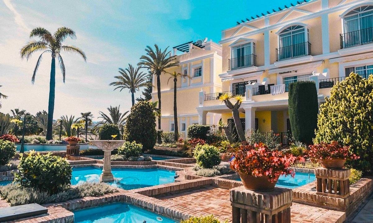 3 soverom Penthouse til salgs i Nueva Andalucia med svømmebasseng - € 770 000 (Ref: 9480275)